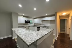946 W 67th Pl, Merrillville, IN 46410 - Photo 8