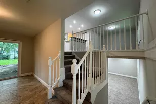 946 W 67th Pl, Merrillville, IN 46410 - Photo 4