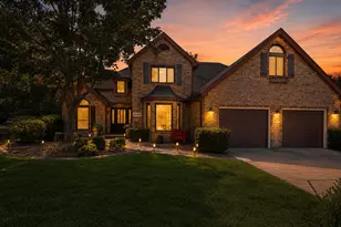 253 Fairfield Dr, Crown Point, IN 46307 - Photo 2