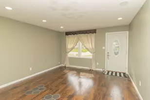 705 Fremont Rd, Valparaiso, IN 46385 - Photo 8
