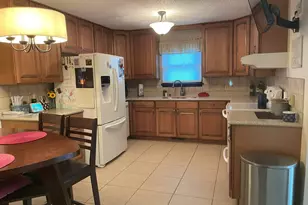 1018 Elm St SW, Demotte, IN 46310 - Photo 6