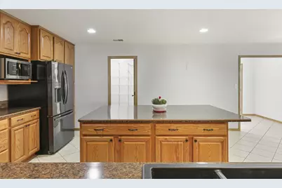 802 Vanessa Way, Kouts, IN 46347 - Photo 4