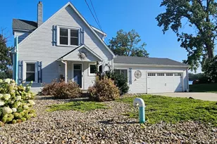 227 Lakeview Dr, Walkerton, IN 46574 - Photo 1