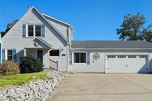 227 Lakeview Dr, Walkerton, IN 46574 - Photo 2