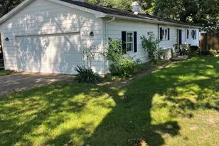 1810 Oakwood Dr, Rochester, IN 46975 - Photo 4