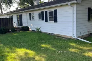 1810 Oakwood Dr, Rochester, IN 46975 - Photo 2