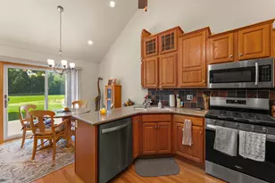 9021 Norris Dr, Hobart, IN 46342 - Photo 10