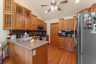 9021 Norris Dr, Hobart, IN 46342 - Photo 8