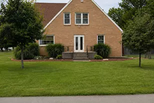 605 W Montgomery St, Francesville, IN 47946 - Photo 6