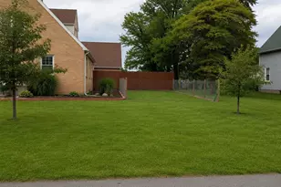605 W Montgomery St, Francesville, IN 47946 - Photo 8