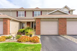 877 Flagstone Dr, Dyer, IN 46311 - Photo 2