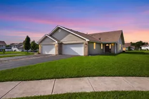1642 Flag Ct, Crown Point, IN 46307 - Photo 2