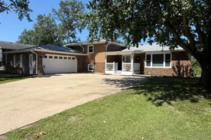762 Dunewood Dr, Chesterton, IN 46304 - Photo 1