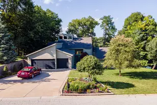 427 Wessex Rd, Valparaiso, IN 46385 - Photo 2