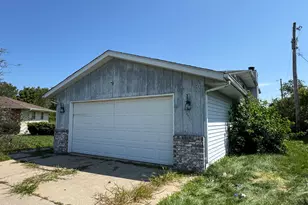 6281 Chase St, Merrillville, IN 46410 - Photo 2