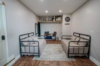 405 E Chicago Street, Valparaiso, IN 46383 - Photo 16