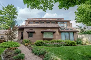 405 E Chicago St, Valparaiso, IN 46383 - Photo 1