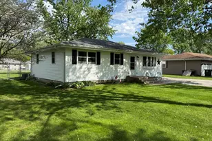7727 Dakota St, Hobart, IN 46410 - Photo 4
