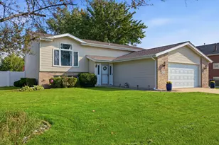 3925 Bayberry Ln, Highland, IN 46322 - Photo 2
