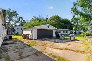 2706 Streamside Dr, Columbus, IN 47203 - Photo 32