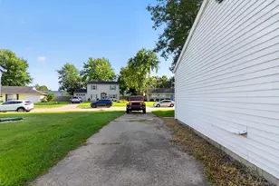 2706 Streamside Dr, Columbus, IN 47203 - Photo 26