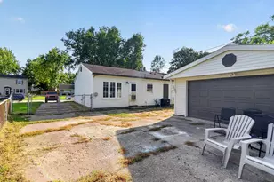 2706 Streamside Dr, Columbus, IN 47203 - Photo 24