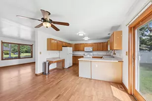 1184 Woodland Dr, Chesterton, IN 46304 - Photo 4