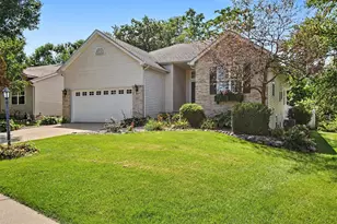 325 Galway Dr, Valparaiso, IN 46385 - Photo 2