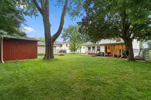 1076 W 11th St, Hobart, IN 46342 - Photo 28