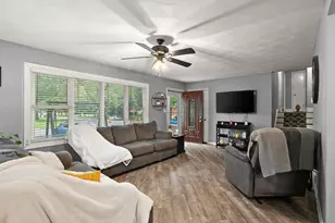 1076 W 11th St, Hobart, IN 46342 - Photo 6