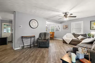 1076 W 11th St, Hobart, IN 46342 - Photo 4