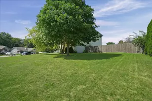 328 Pepper Creek Dr, Valparaiso, IN 46385 - Photo 36