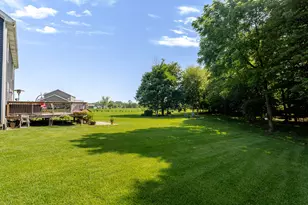 875 Farmview Dr, Valparaiso, IN 46383 - Photo 32