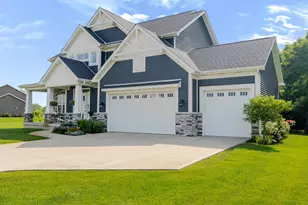 875 Farmview Dr, Valparaiso, IN 46383 - Photo 2