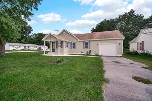 821 N Webster St, Rensselaer, IN 47978 - Photo 2