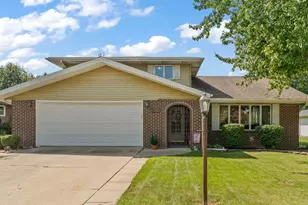 715 Saratoga St, Crown Point, IN 46307 - Photo 1