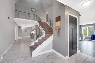 809 W 126th Ct, Crown Point, IN 46307 - Photo 2