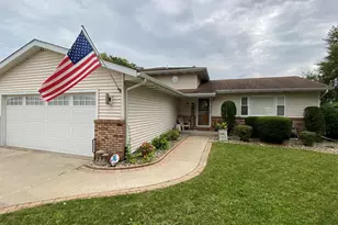 1425 W 97th Pl, Crown Point, IN 46307 - Photo 1