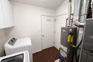 10000 Wildwood Ln, Highland, IN 46322 - Photo 22