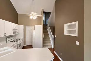 10000 Wildwood Ln, Highland, IN 46322 - Photo 8