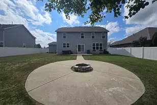 10091 Pearwood Dr, Saint John, IN 46373 - Photo 4