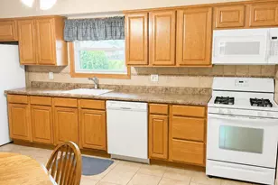 417 Softwood Dr, Hobart, IN 46342 - Photo 4