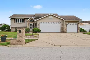 2907 Arbor Ln, Hobart, IN 46342 - Photo 2