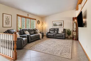 2907 Arbor Ln, Hobart, IN 46342 - Photo 4