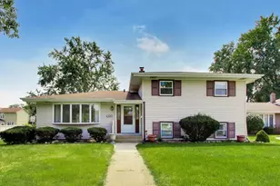 1838 Bluebird Ln, Munster, IN 46321 - Photo 2