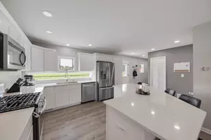 10736 Forestdale St, Saint John, IN 46373 - Photo 6