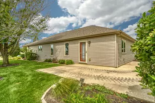 9881 Hart St, Saint John, IN 46373 - Photo 4