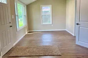 4 Kenworthy St, Valparaiso, IN 46385 - Photo 2
