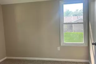4 Kenworthy St, Valparaiso, IN 46385 - Photo 6
