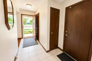 9113 Idlewild Dr, Highland, IN 46322 - Photo 4